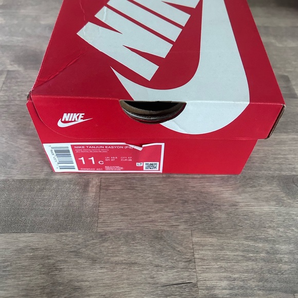 Boys Nike Tennis Shoes - Picture 3 of 5